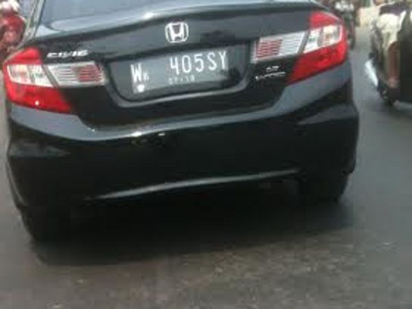 Nopol Mobil yang Aneh