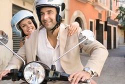 Ibu Hamil Naik Sepeda Motor, Bahayakah?