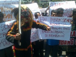 Ratusan Warga Rembang Demo Dukung Pabrik Semen dan Berharap Dipekerjakan