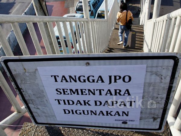 JPO Terminal Kampung Melayu Rusak Berkarat