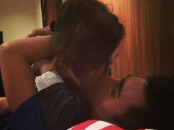 Muah! Putra Jeremy Thomas Cium Mesra Sang Kekasih