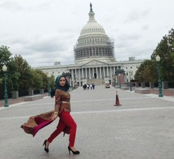 Foto: Keseruan Dian Pelangi Saat Pemotretan di Gedung Capitol AS