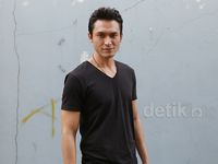Man in Black, Indra Bruggman