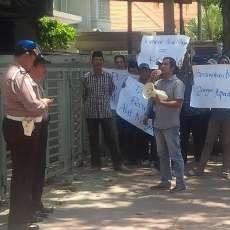 Nelayan di Bangkalan Tidak Melaut, Kantor SKK Migas Didemo