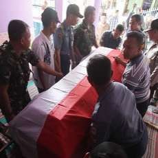 Jenazah 4 Anggota TNI AL Kecelakaan di Tol Dimakamkan Secara Militer