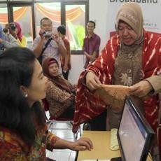 Risma Bagi Tips Sukses Kelola Pemerintahan ke Pemkot Metro