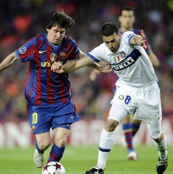 Cacat Karena Lemparan Flare di Camp Nou, Petugas Keamanan Tuntut Barca dan UEFA