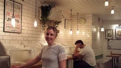 Minum Kopi di Kafe Bekas Toilet Pria