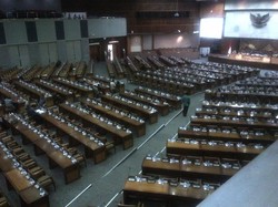 DPR Lanjutkan Paripurna Bahas RUU Pemda, Anggota Dewan Banyak Tak Datang