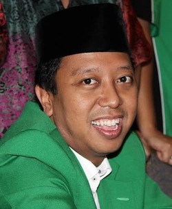 Emron Datang ke Rakernas PDIP, Romi: Itu Beda dengan SDA ke Gerindra