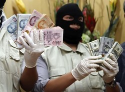 Ini Uang Total Rp 2 M yang Digunakan Untuk Suap Gubernur Riau