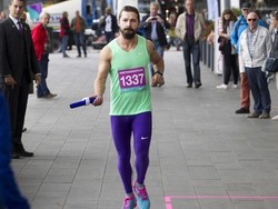 Demi Seni, Shia LaBeouf Ikut Lari Marathon di Belanda