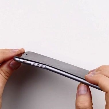 Ini Bukti iPhone 6 Plus Gampang Bengkok