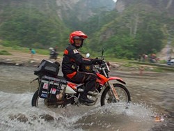 Menikmati Sirkuit Alam dengan Motor Trail Viar