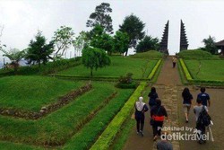 Candi Cetho, Serasa di Atas Awan