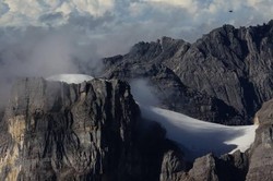 Awas! Hujan Es & Suhu 0 Derajat Celcius di Puncak Carstensz
