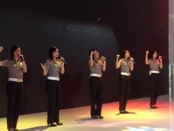 Polwan Cantik Kampanyekan Keselamatan Berkendara dengan Bernyanyi