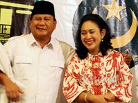 Prabowo Rangkul Titiek Soeharto