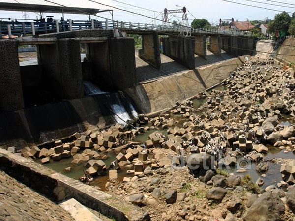 Bendung Katulampa Kering Kerontang