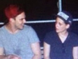 Sama-sama Jomblo, Kristen Stewart dan Nicholas Hoult Pacaran?