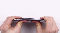 Apple Bantah iPhone 6 Plus Gampang Melengkung