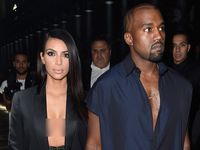 Kim Kardashian Tak Pakai Bra di Paris Fashion Week