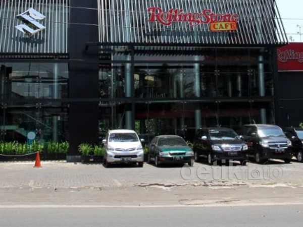 Cafe Diubah Jadi Showroom Moge