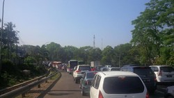 Didominasi Pelat B, Lepas Gerbang Tol Ciawi Sudah Macet Parah