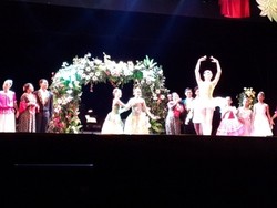 Pertemuan Antara Balet dan Orkestra di Seberkas Cahaya: A Tribute to Chrisye