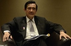 Mahasiswa Lempar Buku ke Presiden Taiwan