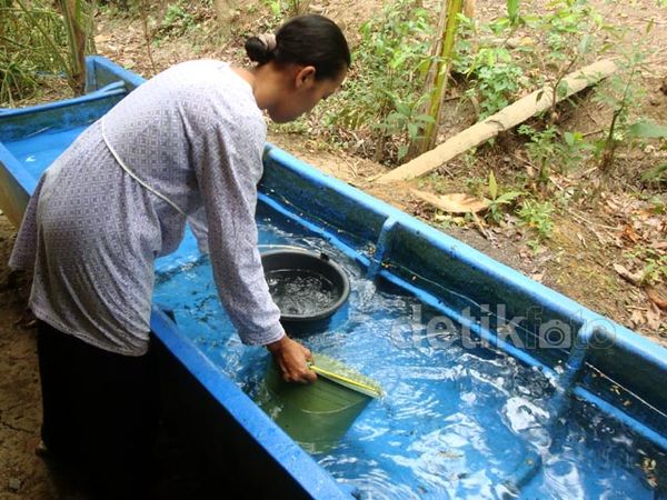 Warga Banyumas Terima Bantuan Air Bersih