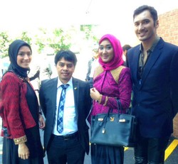 Foto: Dian Pelangi Datang ke Peresmian Masjid Indonesia di Washington D.C.