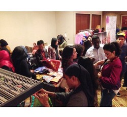 Foto: Koleksi Dian Pelangi Diserbu Pembeli di DC Fashion Week