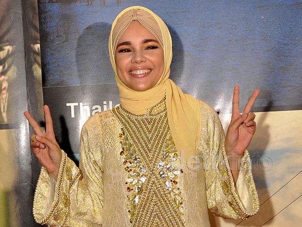 Aih... Anggunnya Dewi Sandra