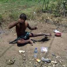 Pria ini 6 Tahun Dipasung di Tempat Terbuka Dekat Kandang Ternak