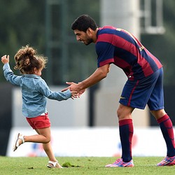 Sebagai Vokalis Utama, Suarez Diganti dengan Penyanyi-penyanyi Latar