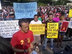 Sejumlah Kelompok Masyarakat Ramai-ramai Tolak UU Pilkada di Bundaran HI