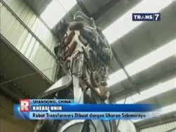 Unik! Robot Transformer Dibuat dengan Ukuran Sebenarnya