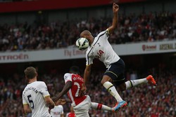 Arsenal Direpotkan Garis Pertahanan Rendah Spurs