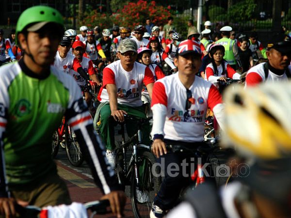 Kemeriahan Fun Bike TNI