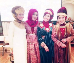 Tiba di New York, Mega Iskanti Jadi Model Dadakan Show Dian Pelangi