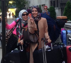 Mega Iskanti Gembira Tiba di New York Bersama Dian Pelangi
