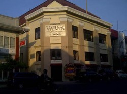 Heboh Hotel Berbintang Makan Trotoar dan 4 Suasana Panas Penertibannya