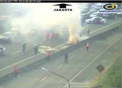 Sebelum Terbakar di Tol Jagorawi, Mesin Mercy Keluarkan Suara Menderu