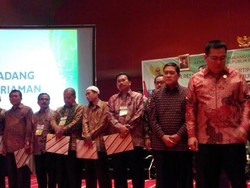 Jadi Tersangka Suap, Bonaran Tetap dapat Penghargaan dari Menteri PDT