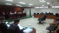 Terima Suap SGD 100 Ribu, Bupati Biak Numfor Dituntut 6 Tahun Penjara