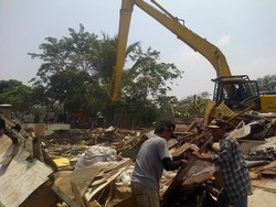 Normalisasi Kali Karang Pluit, Pemkot Jakut Bongkar Ratusan Bangunan Liar