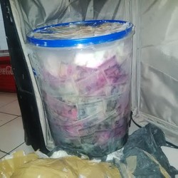 Ini Dia Penampakan Dolar Palsu di Pasar Minggu