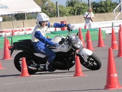 Tips Sebelum dan Saat Mengendarai Motor