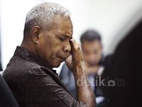 Bupati Biak Numfor Dituntut 6 Tahun Penjara
